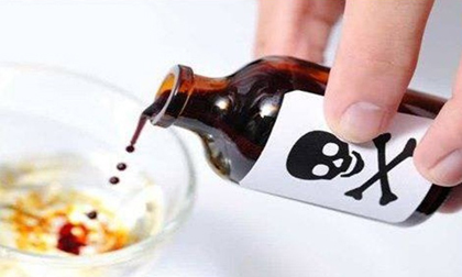 Bỏ thuốc đầu độc cả gia đình người tình