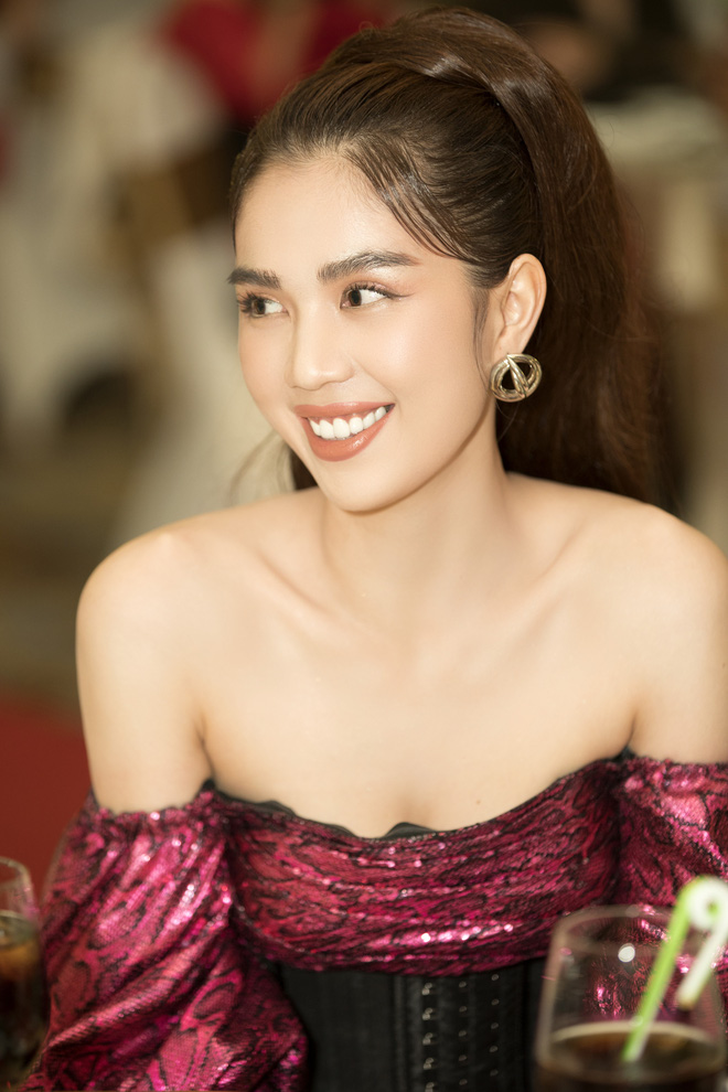 ngoc-trinh-tiet-lo-so-do-vong-eo-thuc-lieu-co-con-cham-muc-ky-luc-vbiz-006-4991040