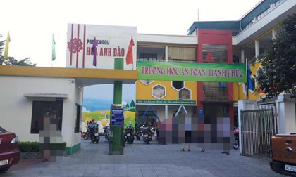 Hai cô giáo mầm non cầm dép đập liên tiếp vào đầu trẻ