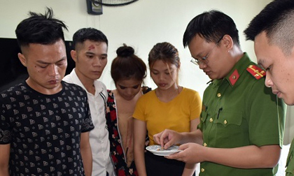 Hai cô gái sinh năm 2000 vào khách sạn dùng ma túy