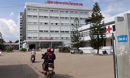 Vợ cùng ông hàng xóm chết trong căn nhà đang cháy khi chồng chở con đi học
