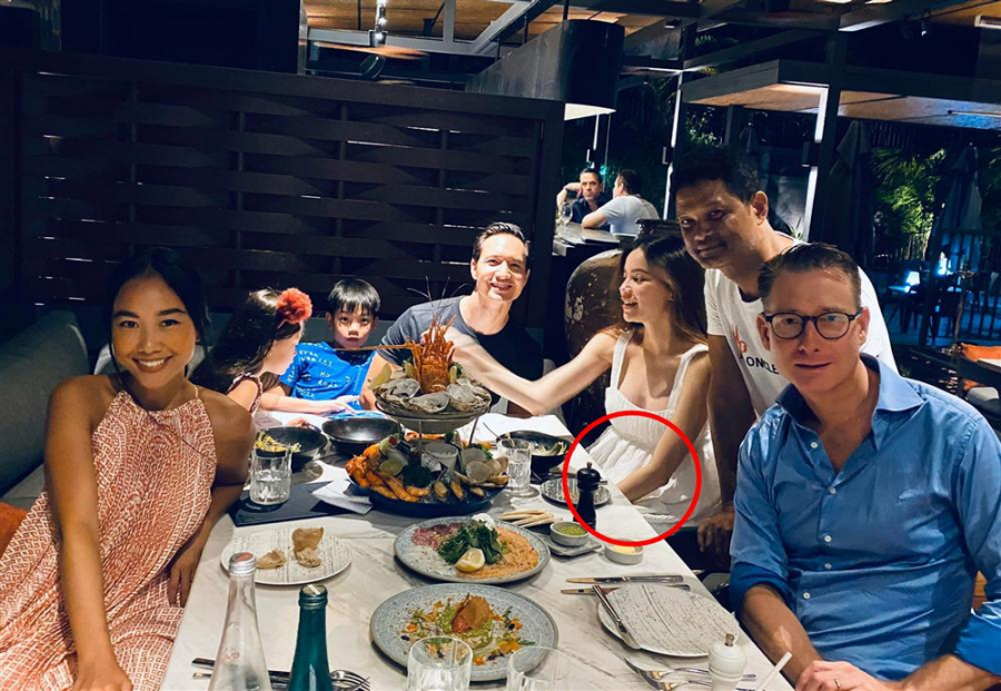 Vừa qua, ca sĩ Đoan Trang đăng ảnh trong dịp hội ngộ gia đình Hồ Ngọc Hà. Ngay lập tức, vòng hai to lùm xùm của bạn gái Kim Lý cũng trở thành tâm điểm chú ý.
