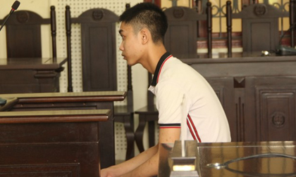 Bị đuổi đánh vì chối rượu, nam thanh niên rút dao đâm chết 2 người