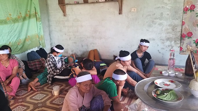 Người thân đau đớn trước cái chết của cháu Đ.