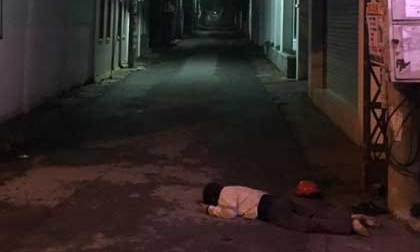 Người đàn ông tử vong bất thường bên đường, xe máy nghi bị mất