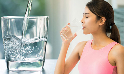 Uống nước vô tội vạ phá hủy sức khỏe, cần bỏ ngay trước khi quá muộn