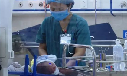 Bé sơ sinh bị bỏ rơi ở hố ga: Có người tự xưng là 'Bà ngoại' đến gặp, bệnh viện từ chối