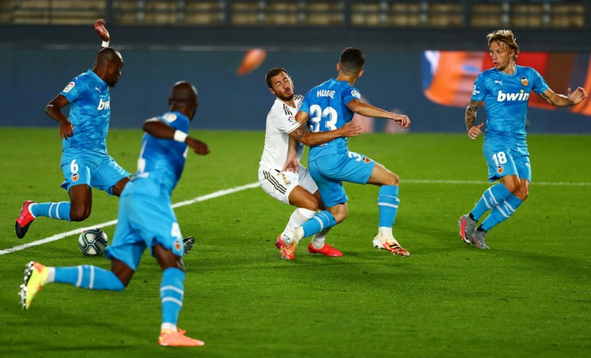 Hazard, Benzema chơi ăn ý giúp Real nhấn chìm Valencia