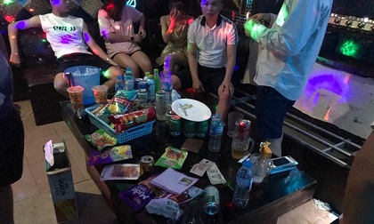 Nghệ An: Bắt quả tang nhóm thanh niên mở tiệc ma túy trong quán karaoke