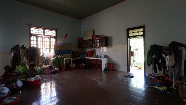 Thương mẹ phải bán dây chuyền xây nhà cấp 4, H’Hen Niê bỏ 2,5 tỷ sửa thành nhà cực đẹp