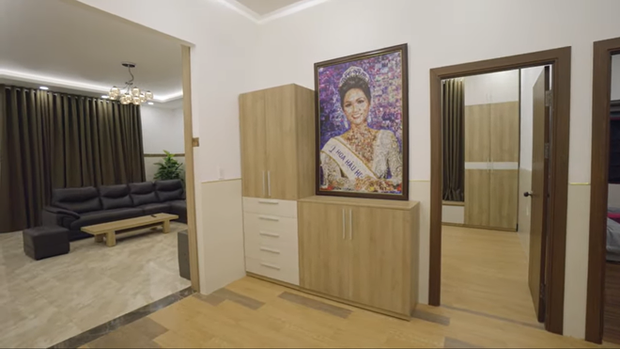 Thương mẹ phải bán dây chuyền xây nhà cấp 4, H’Hen Niê bỏ 2,5 tỷ sửa thành nhà cực đẹp - 3