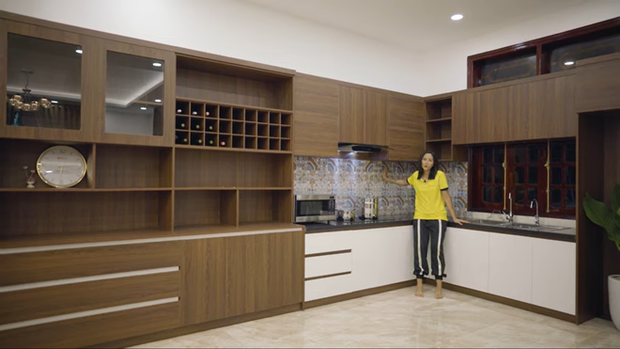 Thương mẹ phải bán dây chuyền xây nhà cấp 4, H’Hen Niê bỏ 2,5 tỷ sửa thành nhà cực đẹp - 4