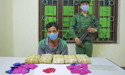 Bắt đối tượng người Lào mang 30 nghìn viên ma túy vào Việt Nam