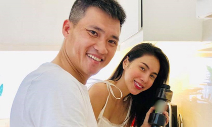 Công Vinh “sợ” Thủy Tiên đến nỗi nói một câu đã ngồi “im thin thít”, bảo gì làm nấy