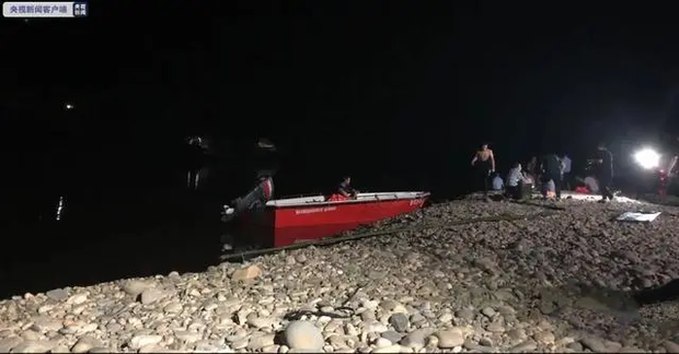 Vụ 8 học sinh chết đuối thương tâm ở Trung Quốc: Em trai ngã xuống nước, chị gái cùng 6 người bạn nhảy xuống cứu và xảy ra thảm kịch - Ảnh 3. Vụ 8 học sinh chết đuối thương tâm ở Trung Quốc: Em trai ngã xuống nước, chị gái cùng 6 người bạn nhảy xuống cứu và xảy ra thảm kịch - Ảnh 3.
