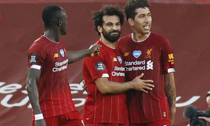 Salah tỏa sáng, Liverpool chạm một tay vào chức vô địch lịch sử
