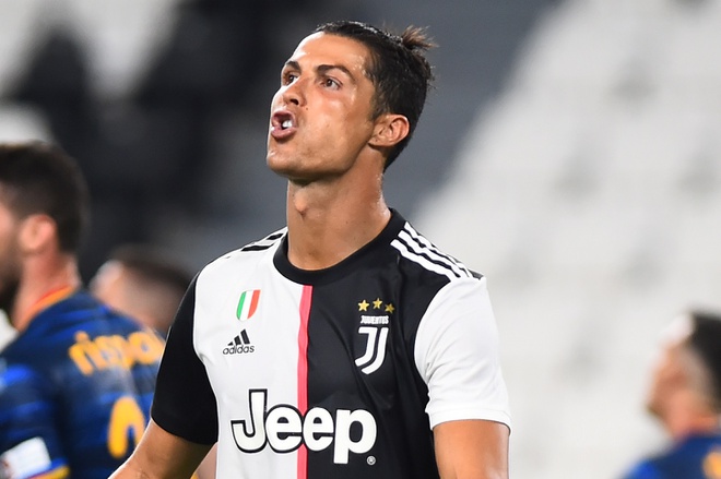Ronaldo rực sáng trong chiến thắng 4-0 của Juventus