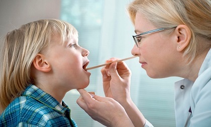 Cách phân biệt bệnh bạch hầu với chứng viêm họng thông thường