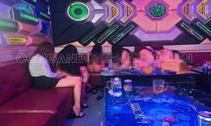Đột kích quán karaoke, phát hiện hàng loạt tiếp viên thoát y phục vụ khách