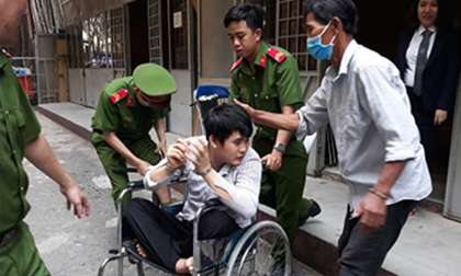 Tên trộm cắn rứt lương tâm, đóng gói két sắt và tài sản nhờ công an trả lại nạn nhân