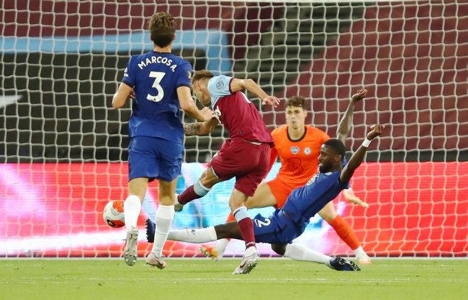 Chelsea lỡ cơ hội vào top 3 trong trận VAR gây tranh cãi - 1