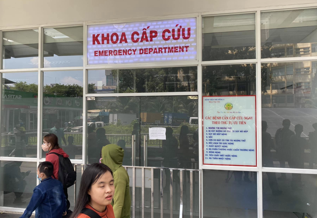 TP.HCM: Nghi vấn bé 9 tuổi bị mẹ dùng kéo đâm thủng tim nguy kịch, người nhà nói cháu từng bị mẹ đánh đập nhiều lần
