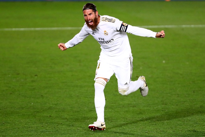 Ramos tỏa sáng, Real cắt đuôi Barca trong cuộc đua vô địch - 1