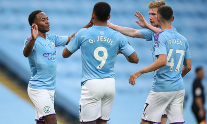 Ngạo nghễ với chức vô địch, Liverpool bị Man City đá cho 'xây xẩm mặt mày' trong mưa bàn thắng