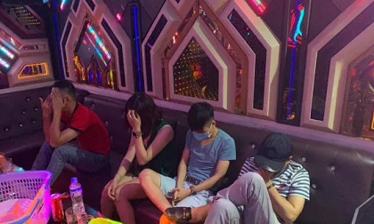 Quảng Bình: Bắt quả tang 20 nam, nữ mở 'đại tiệc' ma túy tại phòng hát karaoke