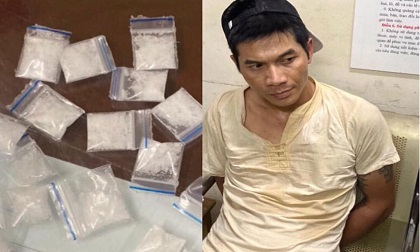 Bắt con nghiện giấu hàng chục túi ma túy trong người