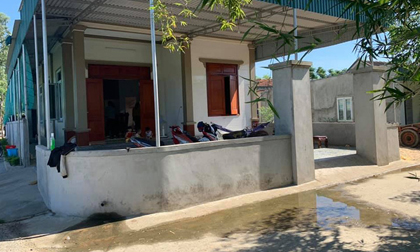 3 bố con chửi bới, ném đá, dùng dao chém đứt gân chân công an