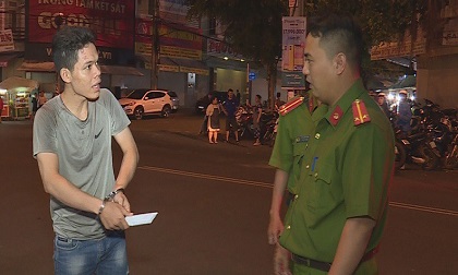 Nghi can đâm gục thanh niên trong quán cà phê ra đầu thú