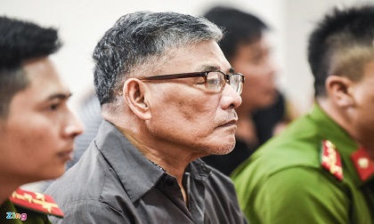 Người truy sát nhà em gái: 'Tôi từng quỳ lạy để xin lại tiền'