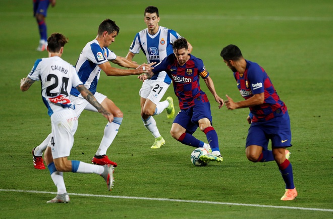 Barca phả hơi nóng vào Real sau trận thắng tối thiểu
