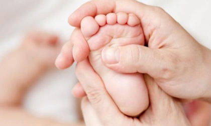 3 bộ phận của trẻ sơ sinh mẹ càng chạm nhiều con càng thông minh