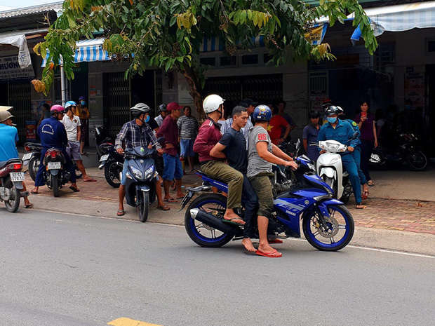 Nam thanh niên nghi ngáo đá bật bếp gas mini đốt giấy tờ, cả xóm trọ bỏ chạy tán loạn - 1 Nam thanh niên nghi ngáo đá bật bếp gas mini đốt giấy tờ, cả xóm trọ bỏ chạy tán loạn - 1