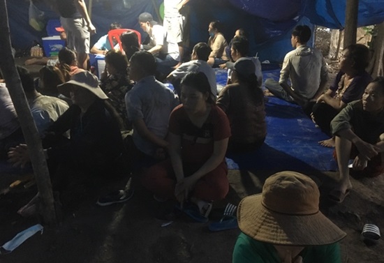 Trinh sát lội bùn, ngâm mình trong rạch, phá sới bạc giữa đầm lầy - 2