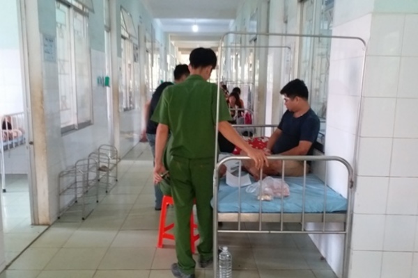 Xe khách chạy sai tuyến, rơi đèo Ngọc Vinh: 'Tôi là người làm thuê, chủ bảo sao thì làm vậy' - Ảnh 1. Xe khách chạy sai tuyến, rơi đèo Ngọc Vinh: 'Tôi là người làm thuê, chủ bảo sao thì làm vậy' - Ảnh 1.