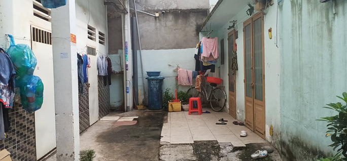 Diễn biến mới nhất vụ cha dượng bạo hành dã man bé gái 4 tuổi - Ảnh 2. Diễn biến mới nhất vụ cha dượng bạo hành dã man bé gái 4 tuổi - Ảnh 2.