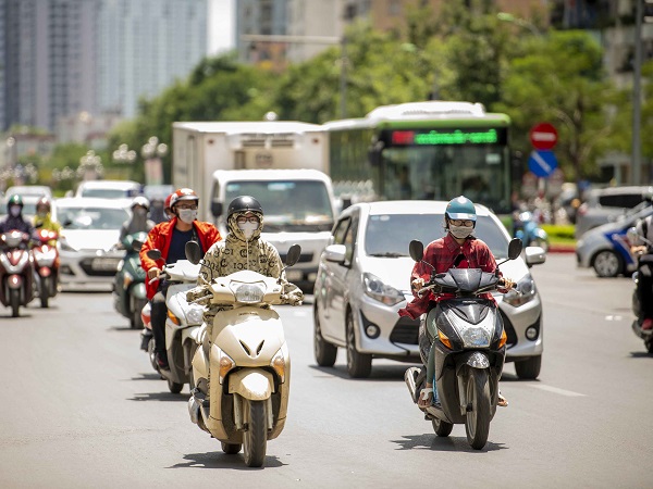 Nắng nóng gay gắt ở Bắc Bộ, Trung Bộ còn kéo dài trong nhiều ngày tới