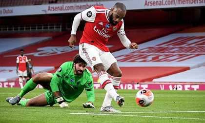 'Cặp đôi vàng' khiến Liverpool thua sốc Arsenal; Wolves 'giương cờ trắng' trước Man United