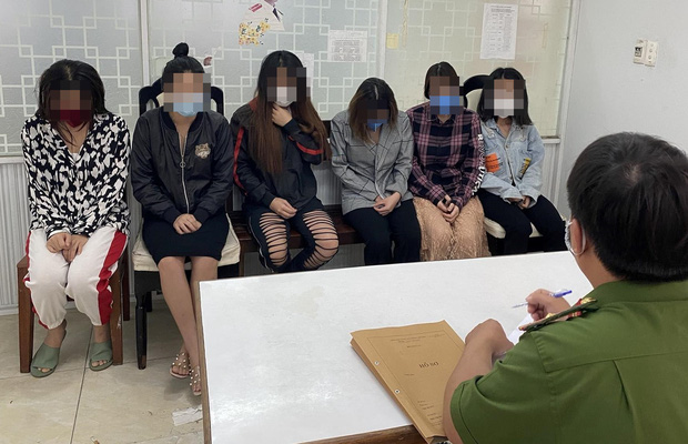 Bắt 'tú bà' cầm đầu đường dây mại dâm cao cấp, chuyên phục vụ người nước ngoài ở Đà Nẵng - 1