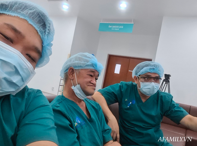 Bác sĩ ekip chỉnh hình trong ca tách song sinh Trúc Nhi - Diệu Nhi tiết lộ khoảnh khắc cuối cùng: Vừa bó bột xong là… muốn gục - 3