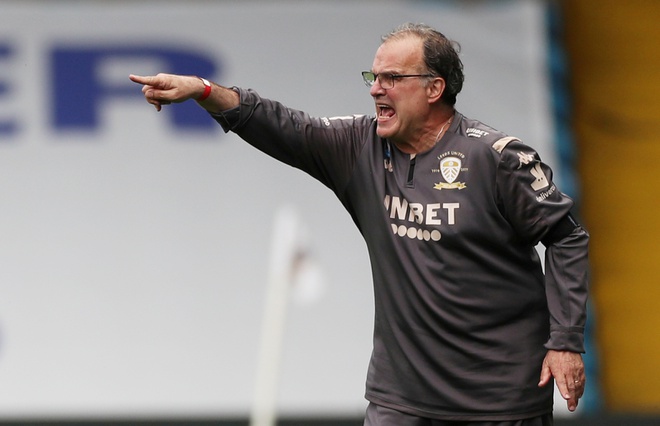 Leeds Utd trở lại Premier League sau 16 năm vắng bóng
