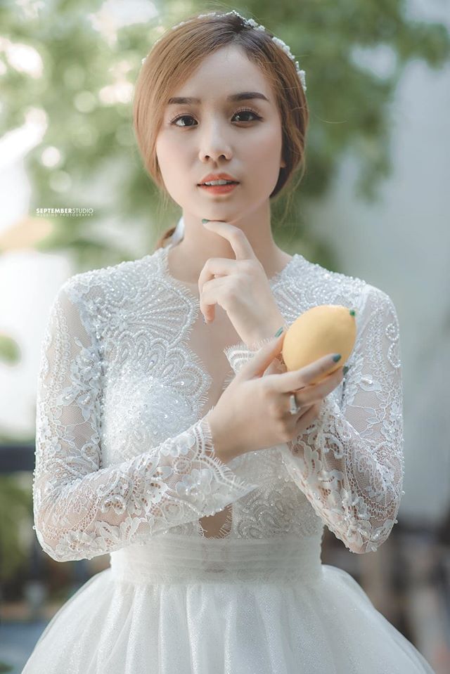 Vợ cũ Hoài Lâm bất ngờ diện áo cưới, tiết lộ tâm sự khiến nhiều người xót xa - Ảnh 2. Vợ cũ Hoài Lâm bất ngờ diện áo cưới, tiết lộ tâm sự khiến nhiều người xót xa - Ảnh 2.