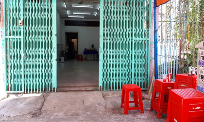 Nghi án 2 cháu 'ngáo đá' chữa bệnh cho bà nội bằng cách đánh đập, trùm áo mưa đến chết