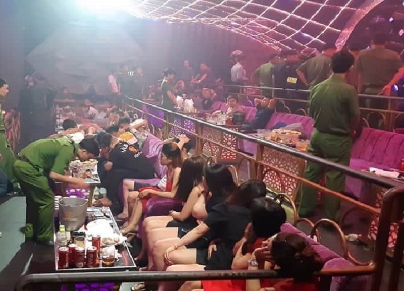 Đột kích tụ điểm ăn chơi bậc nhất Đồng Nai, bắt quả tang gần trăm dân chơi phê ma túy