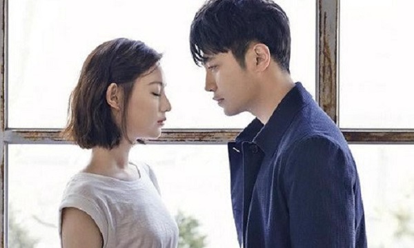 Đêm khuya về nhà, mở cửa phòng ngủ chứng kiến cảnh tượng bên trong, chồng giật mình thảng thốt rồi lập tức chia tay 