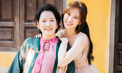 Hari Won lần đầu đi du lịch riêng với mẹ ruột, thừa nhận đã “vô tâm” với bà sau gần 4 năm kết hôn