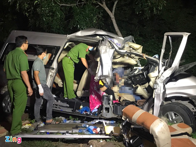 hien-truong-vu-tai-nan-xe-khach-217-xahoi.com.vn-w660-h495 hien-truong-vu-tai-nan-xe-khach-217-xahoi.com.vn-w660-h495